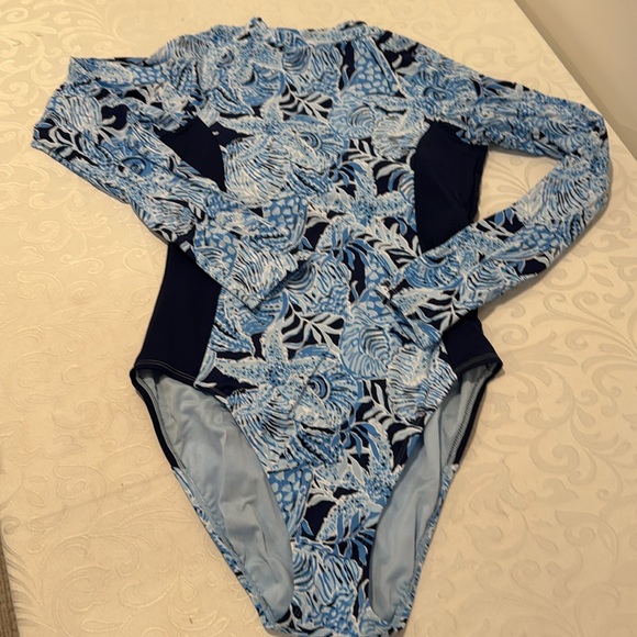 Lilly Pulitzer One Piece Rash-guard Swimsuit. Size 8 - Picture 4 of 12